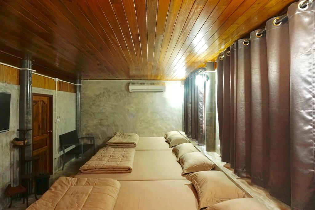Bansuwan Homestay Amphawa Rum bild